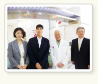 Mr. Kosaka, President, Chugai Pharm　Mrs. Shigeko Yamazaki, Mr. Ryo Yamazaki（Aug. 23. 2017）