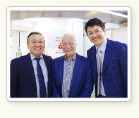 Mr. Morimasa Seguti, President (right) and Mr. Takahiro Sasaki, Hill’s-Colgate Japan Ltd（Dec 12, 2017）