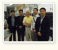 (From left) 蘇　丹儒（亜海國際） / 呉　永金/Wu Yung Hsin（旺金Animal Hospital） / Dr. Kato / 蔡　東昇/Tsai Tung Sheg（信安Animal Hospital） / 蘇　泳維（亜海國際）
